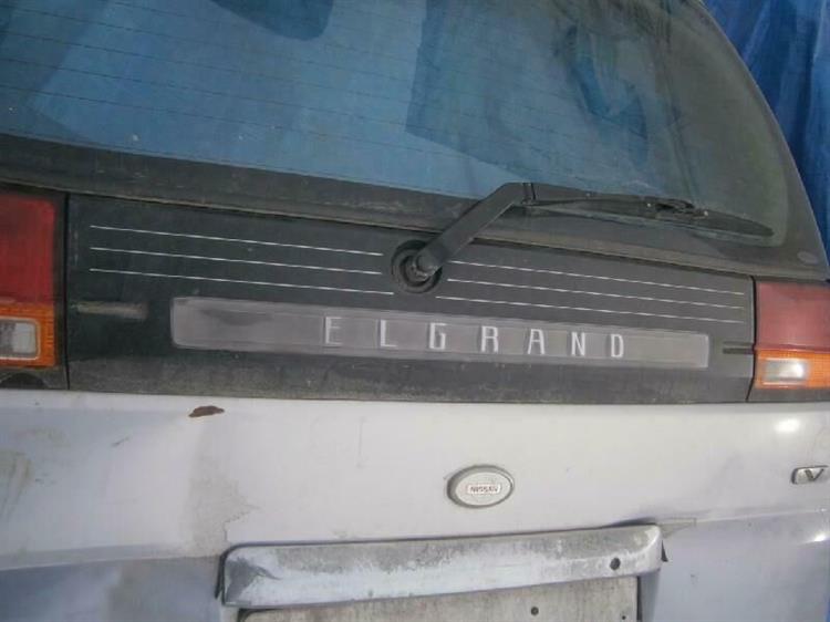 Дворник 5-й двери Nissan Elgrand